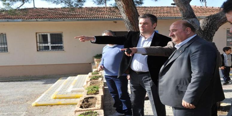 ‘SİZ TATİLE BİZ TADİLATA’