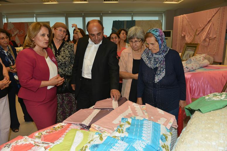 ÇİĞLİ'DE EL EMEĞİ GÖZ NURU ÜRÜNLER GÖRÜCÜYE ÇIKTI