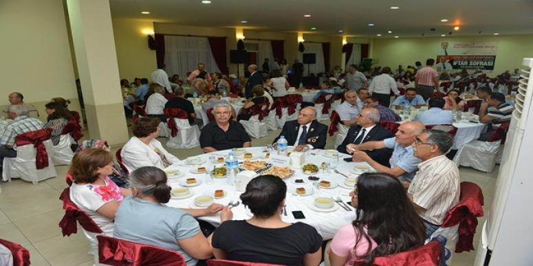 BAŞKAN ARSLAN ÇİĞLİ PROTOKOLÜNE İFTAR YEMEĞİ VERDİ