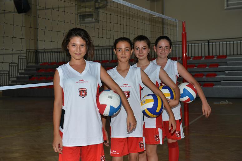 ÇİĞLİ’DE YAZ SPOR OKULLARI HEYECANI DEVAM EDİYOR
