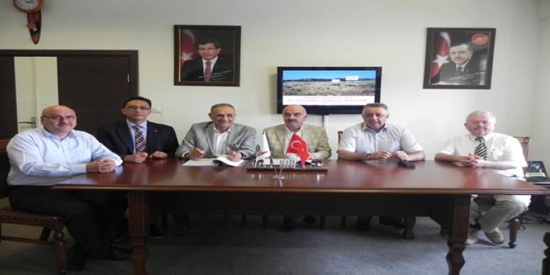 ÖDEMİŞ ORGANİZE SANAYİ BÖLGESİ’NİN ALT YAPI İHALESİ SÖZLEŞMESİ İMZALANDI