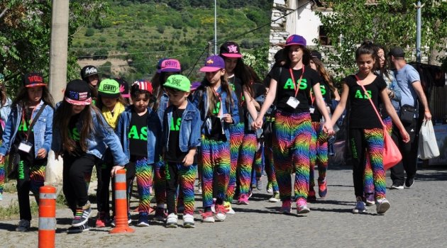 Dünya gençleri kültür keşfinde