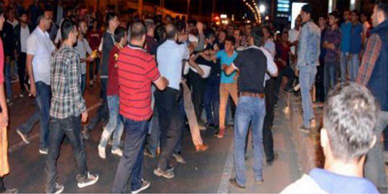 ERZURUM'DA LİNÇ EDİLMEK İSTENNEN KÜRT İŞÇİLER İLÇEDEN ÇIKARILDI