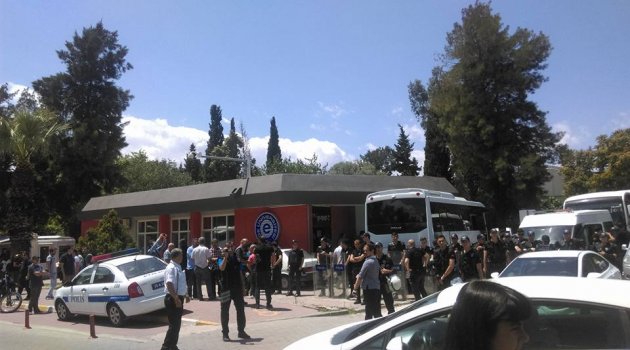 Ege Üniversitesi'nde 18 Öğrenciye Turnike Gözaltısı