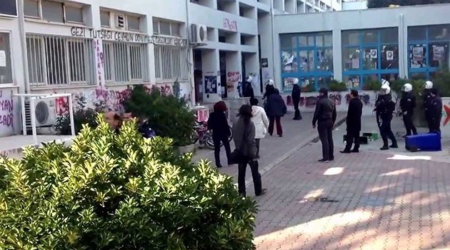 Ege Üniversitesi'nde Polis Müdahalesi