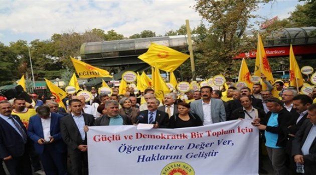 Eğitim Sen Milli Eğitim Bakanlığı Önünde Eylem Yaptı