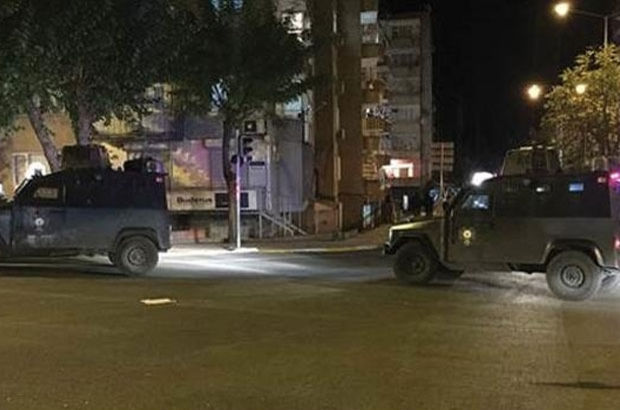 DİYARBAKIR EMNİYET MÜDÜRLÜĞÜ'NE SİLAHLI SALDIRI