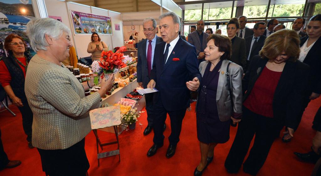 En büyük görev İzmirli kadınlara