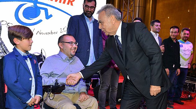 Engelsizmir’de Ödül Gecesi