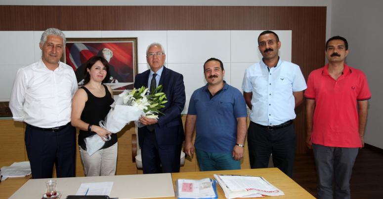 KARABAĞLAR'DA İŞ BARIŞINA PLAKETLİ TEŞEKKÜR