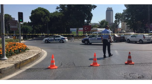 FLAŞ! İzmir Atatürk Lisesi Önü Kapatıldı!