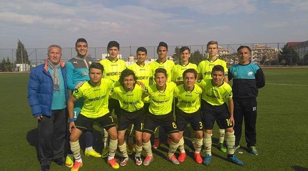 Foça Belediye Spor U 17’leri Şampiyon Oldu