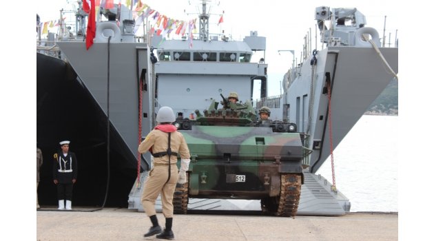 FOÇA DENİZ ÜS KOMUTANLIĞI YURTTAŞLARIN ZİYARETİNE AÇILDI