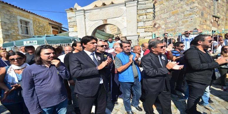 FOÇA AŞIĞI TOMRİS İNCER’İ ALKIŞLARLA UĞURLADIK
