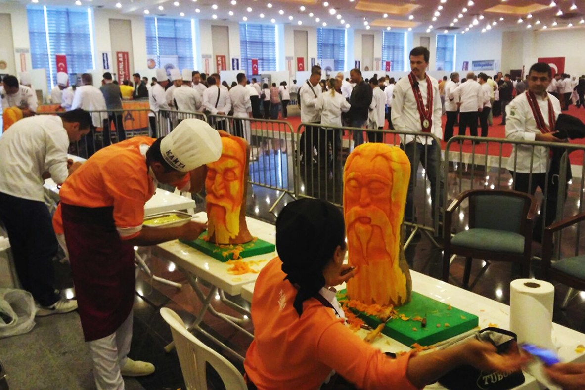 GENÇ AŞÇILAR FOÇA’NIN GURURU OLDU