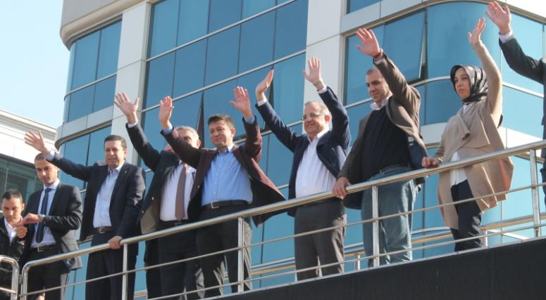AK PARTİ İZMİR MİLLETVEKİLLERİNDEN KÜÇÜK MENDERES'E TEŞEKKÜR TURU