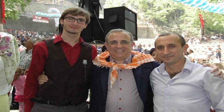 KEREM ALİ SÜREKLİ: SÜREKLİ “İZMİR DEMEK; TÜRKİYE DEMEK