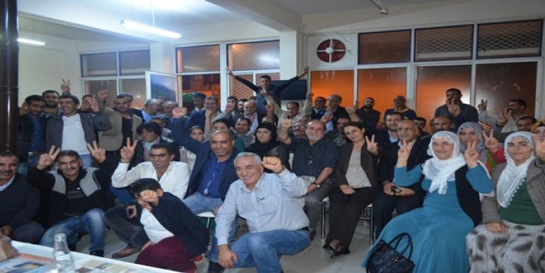 HDP’Lİ ADAYLARDAN GAZİEMİR’DE AĞRI VE DERSİMLİLER DERNEKLERİNE ZİYARET