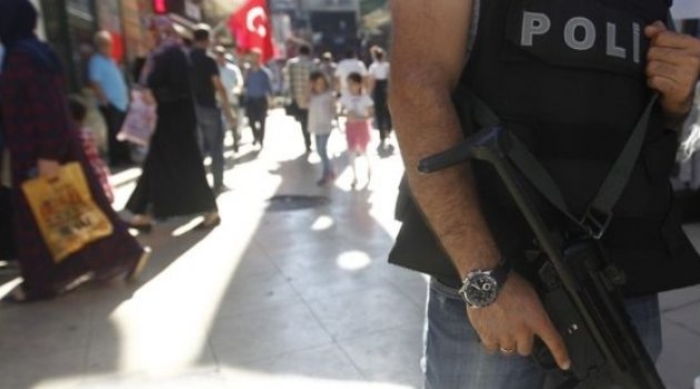 "Gazetecilere gözaltı uygulamasından endişeliyiz"
