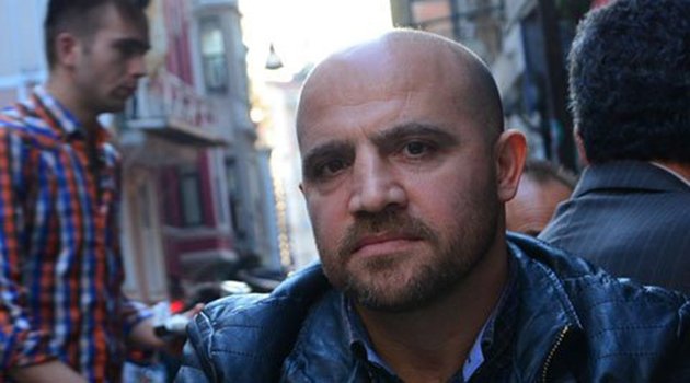Gazeteciye Gardiyan Zulmü