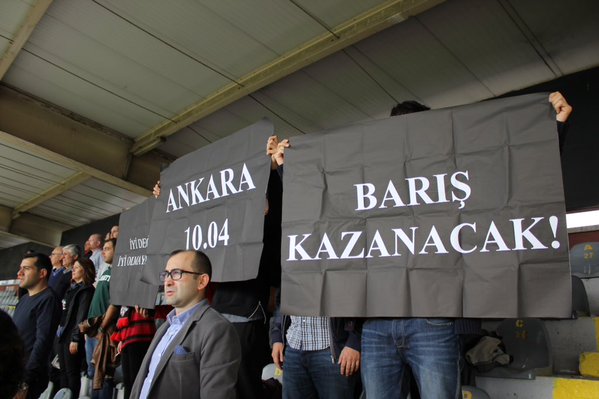 BARIŞ PANKARTI AÇAN TARAFTARLARA GÖZALTI VE PARA CEZASI