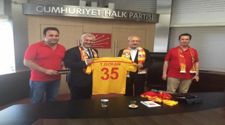 CHP GENEL MERKEZİ'NDE GÖZ GÖZ ZİRVESİ!