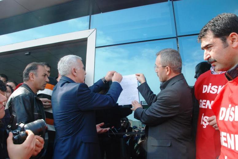 KARABAĞLAR’DA GREV KAPIDA
