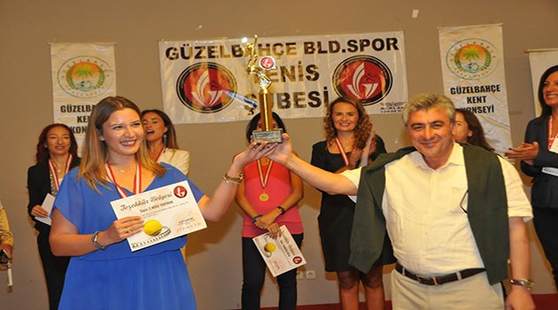 Güzelbahçe’de Tenis Şenliği