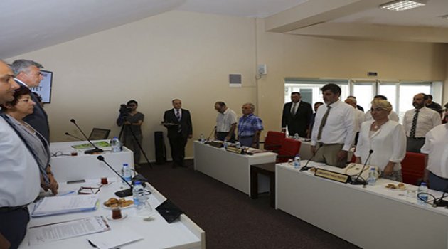 Güzelbahçe meclisinde 15 Temmuz Şehitleri İçin Saygı Duruşu