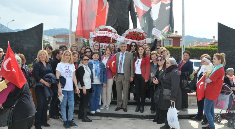 Güzelbahçeli kadınlar 8 Mart için yürüdü