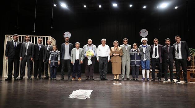 Güzelbahçeliler, Atası’nı Tiyatro Gösterisiyle Andı