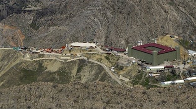 Hakkari'de üs bölgesine uçaksavarlı saldırı