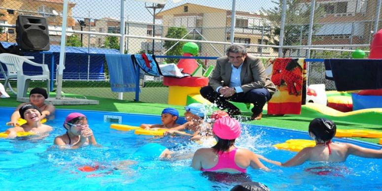 BALÇOVALI ÇOCUKLAR YÜZME ÖĞRENİYOR