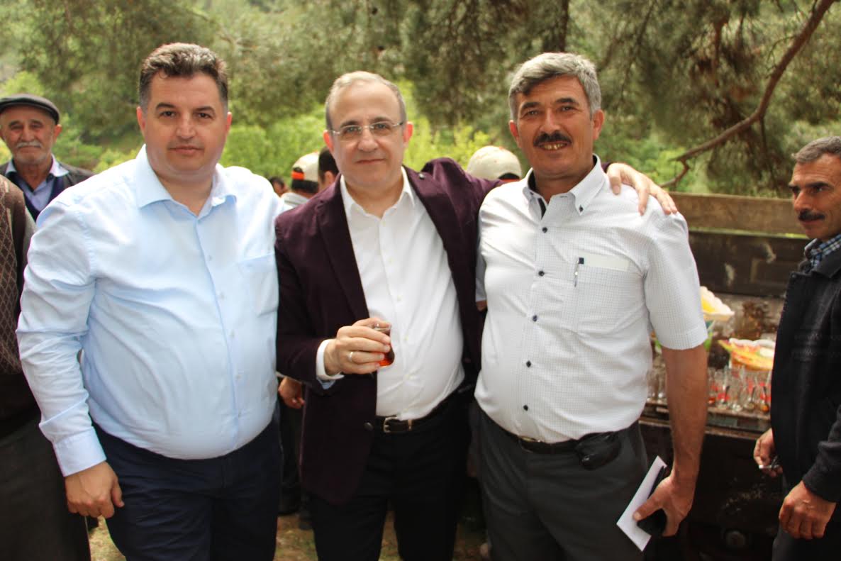 HAYIR YEMEĞİ VATANDAŞTAN ÇAYLAR MİLLETVEKİLİNDEN