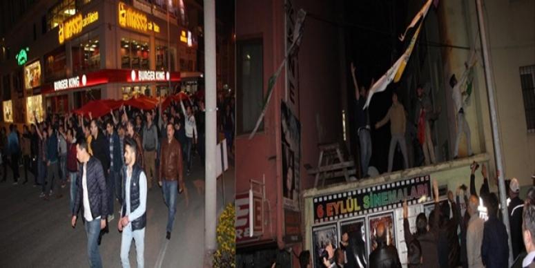 BİLECİK'TE BİNLERCE KİŞİ,HDP İL BİNASINA SALDIRDI