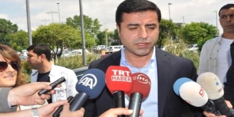 DEMİRTAŞ'TAN İKİ VEKİLE UYARI