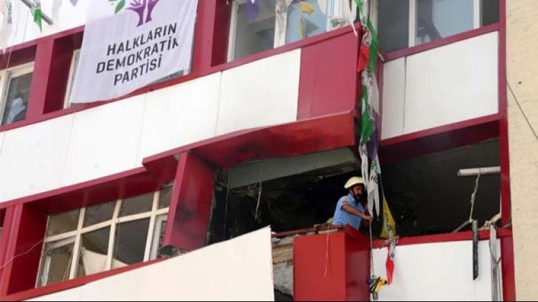 HDP BİNASINA BOMBALAMA!