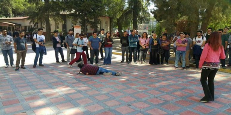 İZMİR HDP’DEN TİYATROLU SEÇİM ÇALIŞMASI