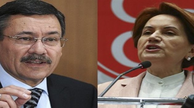 Hocaefendi Deyip El Etek Öpüyordu