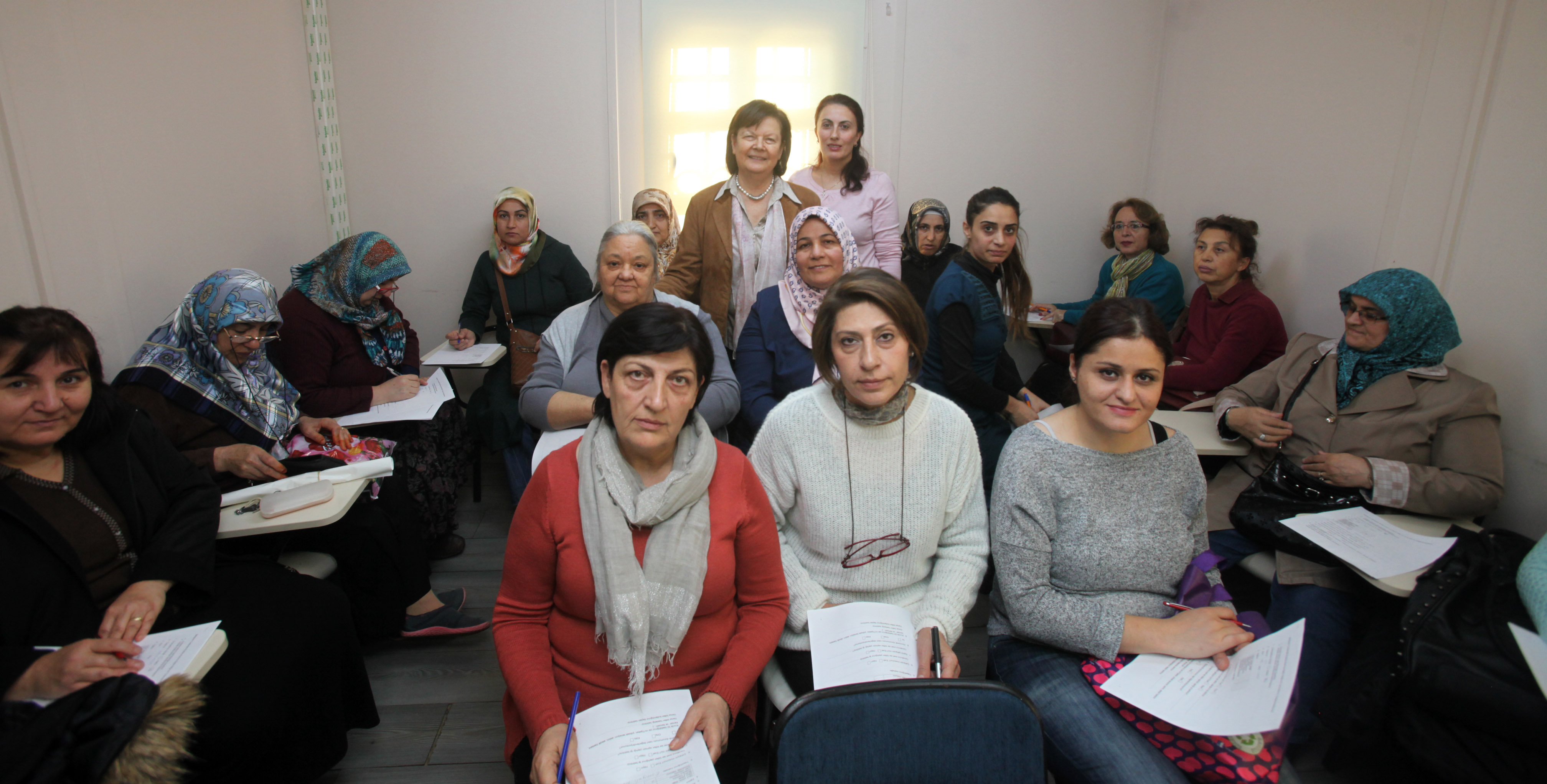 KARABAĞLAR'DAKİ KADINLARA BİTKİSEL İLAÇ UYARISI