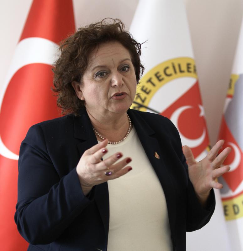 MHP “BİZİMLE YÜRÜ İZMİR” TOPLANTISINDA GAZETECİLERİN ÜZERİNE YÜRÜDÜ!