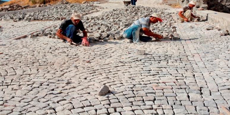 DİKİLİ İLÇE BİR DERTTEN DAHA KURTULDU
