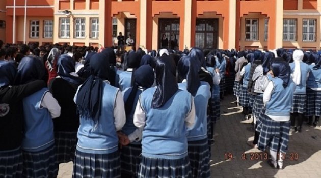 İmam Hatip Liseleri Besmeleyle Bayrak Açtı