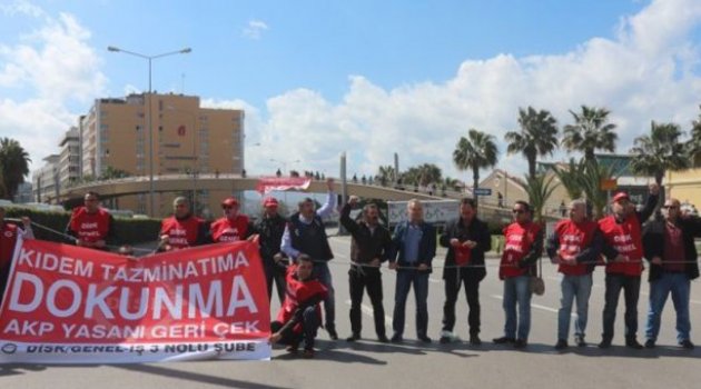 İşçiler İzmir'de Yol Kapattı
