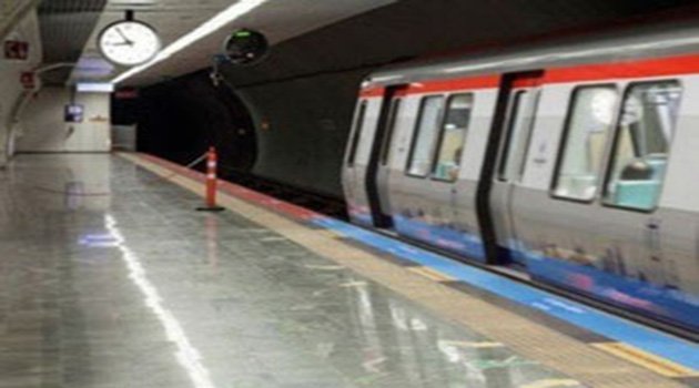 İstanbul'da Metro İstasyonunda İntihar