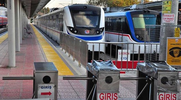 İZBAN'da Bakım Yapan İşçiye Tren Çarptı