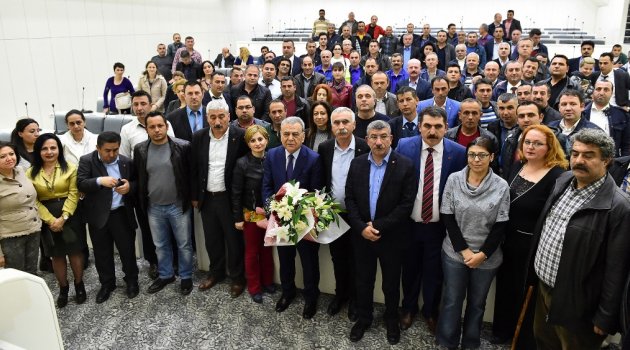 İZELMAN işçileri ''teşekkür'' için geldi