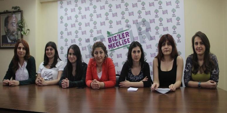 İZMİR’DE FEMİNİSTLERDEN HDP’YE DESTEK