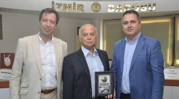İzmir Barosu Konferansını Düzenledi