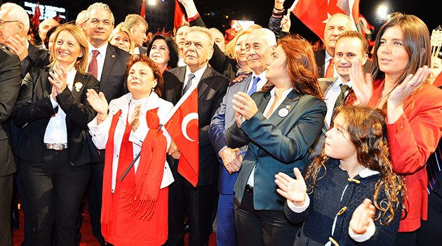 İzmir’de 29 Ekim Coşkusu